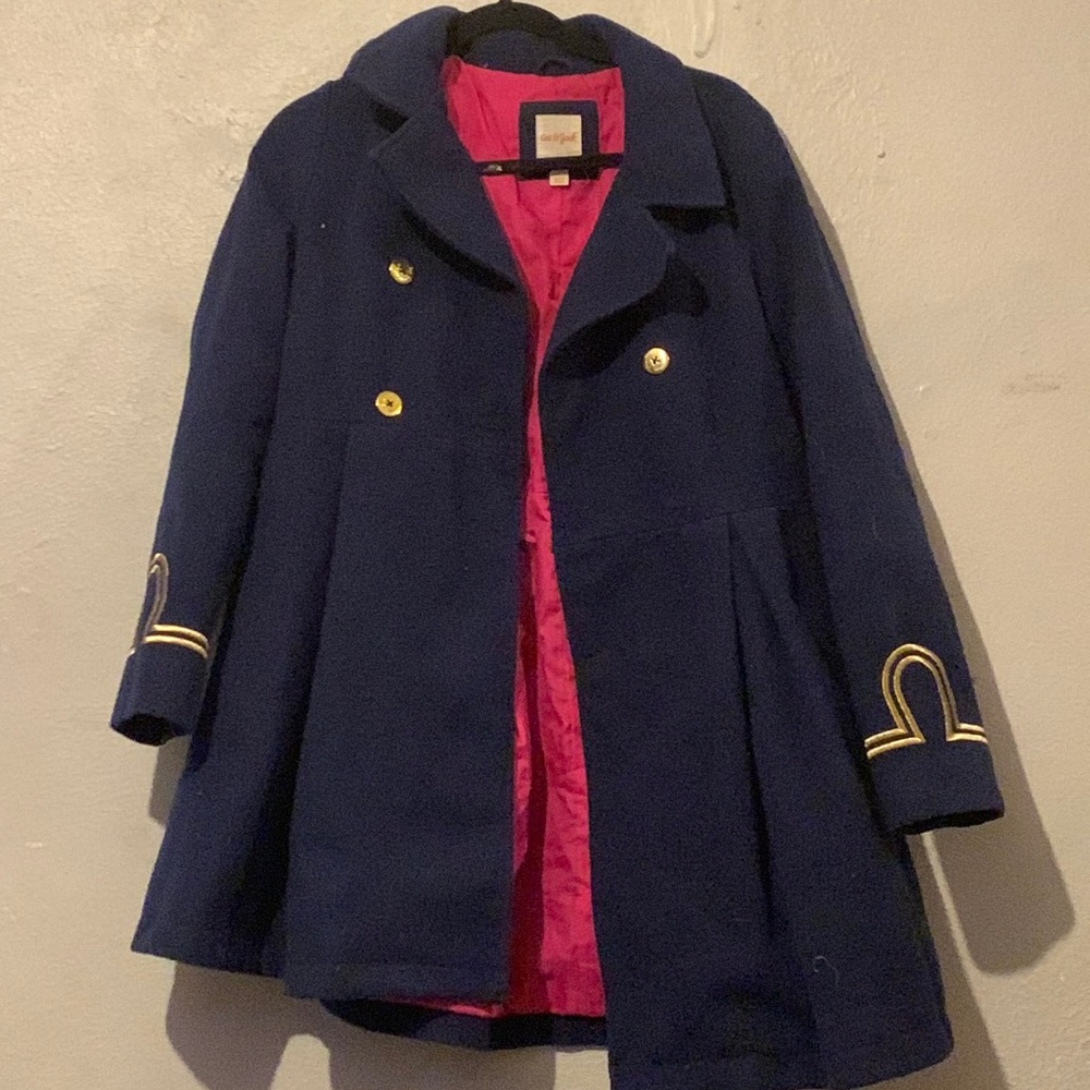 Girls winter coat. Missing one button.